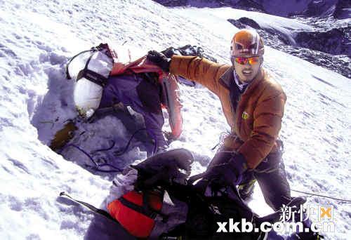9名俄羅斯登山者遇難事件關(guān)于9名俄羅斯登山者遇難的事件，可能是由于極端天氣、地形困難或其他不可預(yù)測的因素導(dǎo)致的。登山是一項極具挑戰(zhàn)性和風(fēng)險的運動，尤其是在復(fù)雜多變的環(huán)境和氣候條件下。