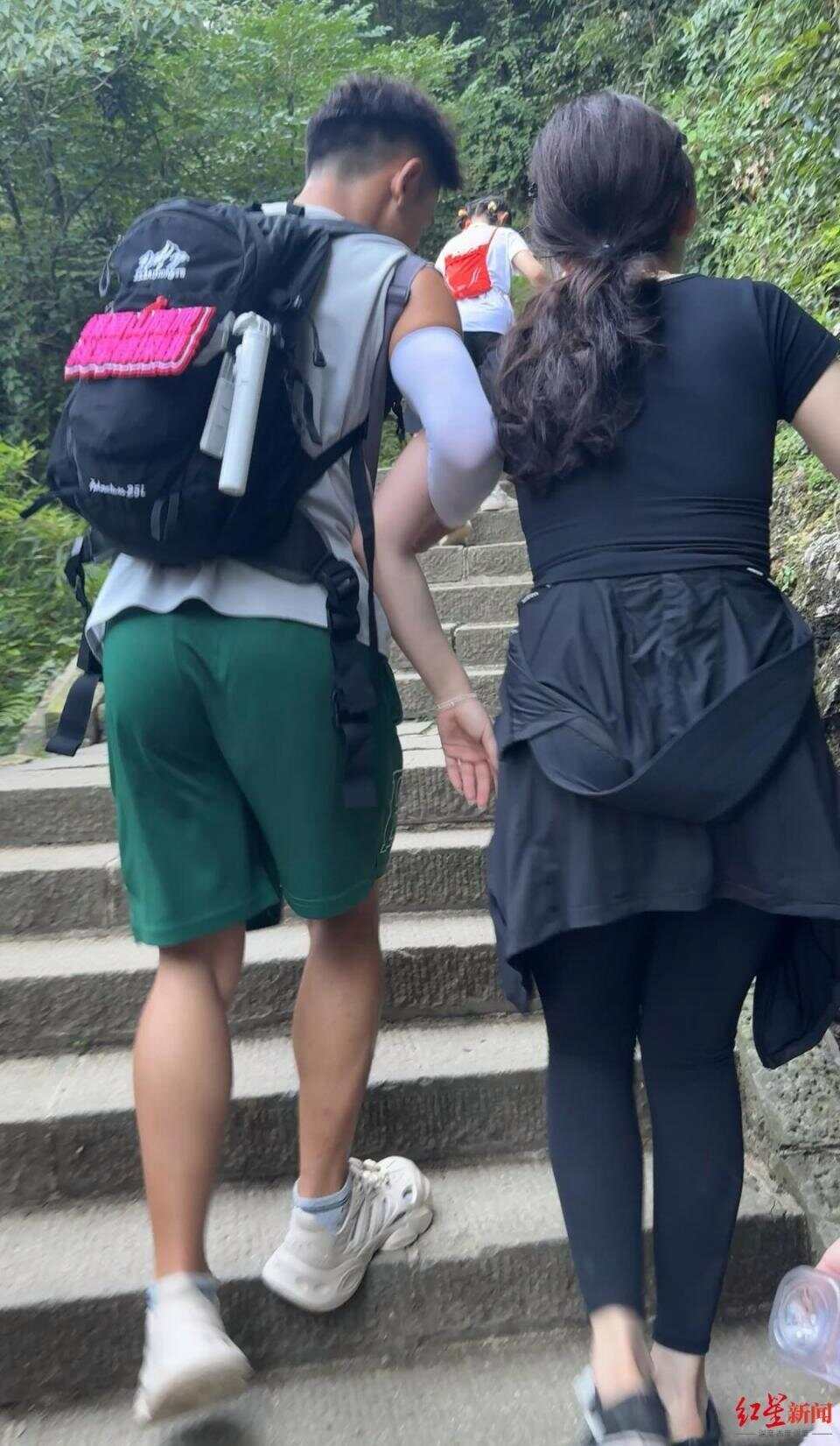 揭秘峨眉山陪爬團隊：九成游客為女性揭秘峨眉山陪爬團隊，女性游客占比高達九成