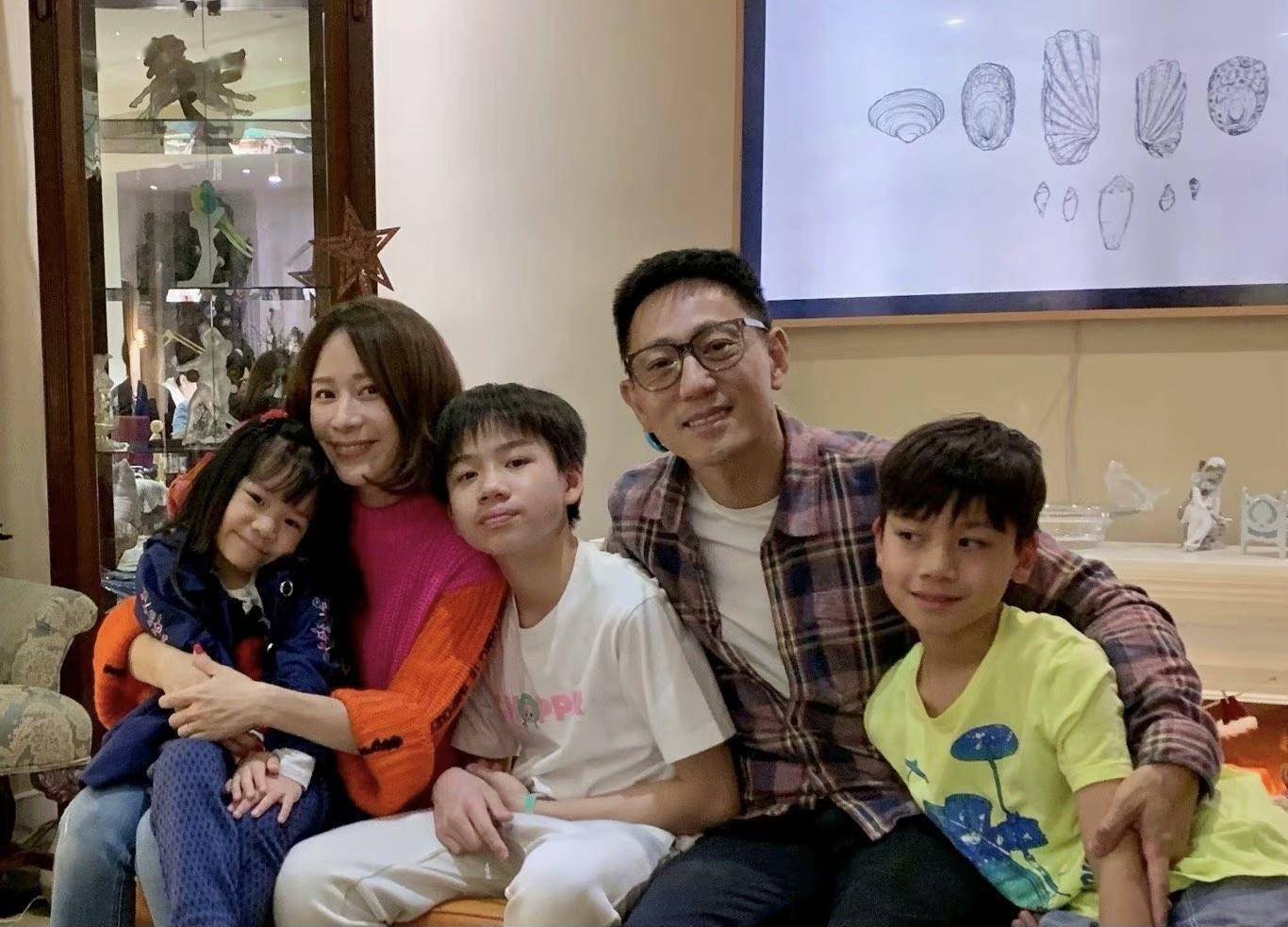 40歲港星轉(zhuǎn)行做搬運(yùn)工養(yǎng)4個(gè)兒子40歲港星轉(zhuǎn)行做搬運(yùn)工養(yǎng)四個(gè)兒子的勵(lì)志故事