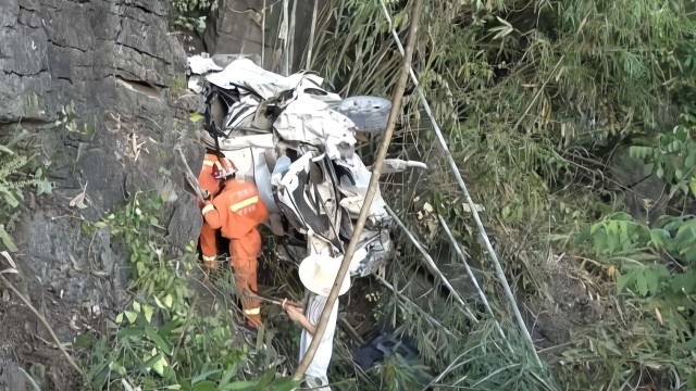 22歲村支書車禍身亡怎么辦對于任何一個(gè)人的不幸離世，我們首先要表達(dá)的是深切的哀悼和同情。如果一位22歲的村支書因車禍不幸身亡，這種情況需要采取以下步驟