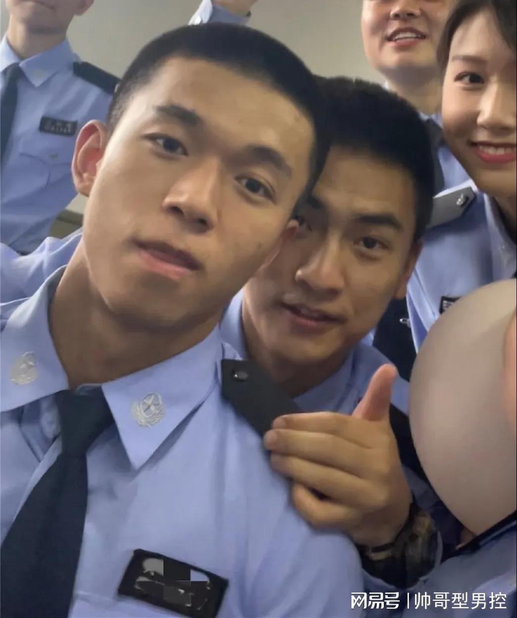 男生上警校剃寸頭后眼神都變堅(jiān)毅了男生上警校剃寸頭后眼神都變堅(jiān)毅了——警校生活初探