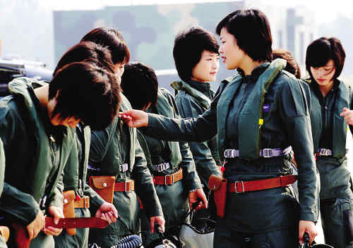 空軍第九批女飛行員將參加九三閱兵空軍第九批女飛行員將參加九三閱兵，展翅飛翔，展現(xiàn)新時(shí)代風(fēng)采
