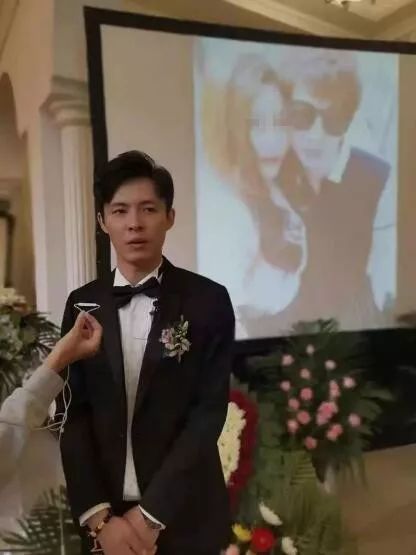 男子為亡妻舉辦婚禮男子深情紀(jì)念，為亡妻舉辦獨(dú)特婚禮