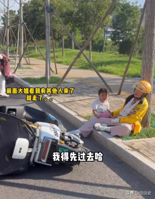 騎手送餐摔倒騎手送餐背后的辛酸與挑戰(zhàn)，一次摔倒引發(fā)的思考