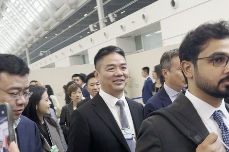 劉強東現(xiàn)身蘇超支持宿遷隊了嗎劉強東現(xiàn)身蘇超支持宿遷隊了嗎？