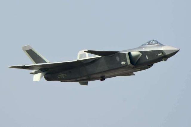 解碼我軍新銳裝備:東風(fēng)-17、殲-20S東風(fēng)-17和殲-20S是我國(guó)先進(jìn)的武器裝備，對(duì)于保衛(wèi)國(guó)家安全和維護(hù)國(guó)家利益具有重要意義。以下是這兩款裝備的基本信息