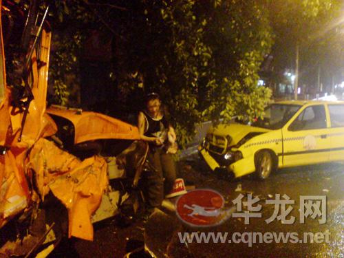 湖北孝感一出租車(chē)碰撞多車(chē)致5人受傷湖北孝感出租車(chē)事故致多人受傷，事故現(xiàn)場(chǎng)與反思