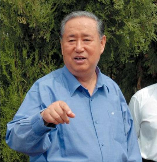 省長(zhǎng)現(xiàn)場(chǎng)致敬退休副省長(zhǎng)：非常了不起省長(zhǎng)現(xiàn)場(chǎng)致敬退休副省長(zhǎng)，是對(duì)其工作的高度認(rèn)可和贊揚(yáng)。退休副省長(zhǎng)在職業(yè)生涯中可能付出了巨大的努力，取得了顯著的成就，因此得到了這樣的贊譽(yù)。
