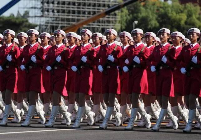 2021閱兵新裝備在慶祝中國共產(chǎn)黨成立一百周年大會上，我國舉行了一場盛大的閱兵儀式，展示了一些新型武器裝備。以下是一些閱兵中出現(xiàn)的新裝備