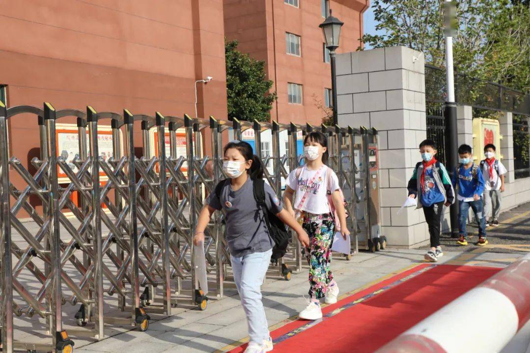 直擊開學(xué)第一天 新聞直擊開學(xué)第一天，新聞視角深度解讀新生新氣象