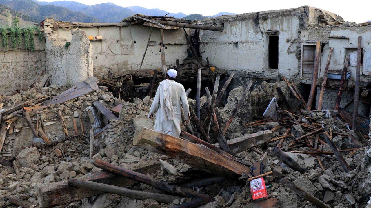 阿富汗地震已致超800死 外交部回應(yīng)阿富汗地震已致超800人死亡，外交部回應(yīng)，國際社會應(yīng)團(tuán)結(jié)應(yīng)對災(zāi)難