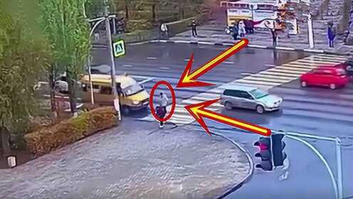 老人帶六歲孫子過馬路被碾壓老人帶六歲孫子過馬路遭遇車禍，如何避免類似悲劇再次發(fā)生？