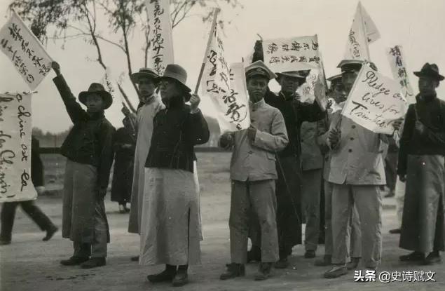 日本民眾看中國閱兵日本民眾對中國閱兵的看法因個人背景、觀點和興趣等因素而異。但一般來說，中國閱兵展示了中國軍隊的實力和現(xiàn)代化建設(shè)的成果，這種展示可能會吸引一些日本民眾的關(guān)注。