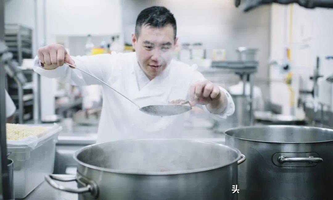 在船上做廚師怎么樣在船上做廚師怎么樣，職業(yè)體驗與前景展望