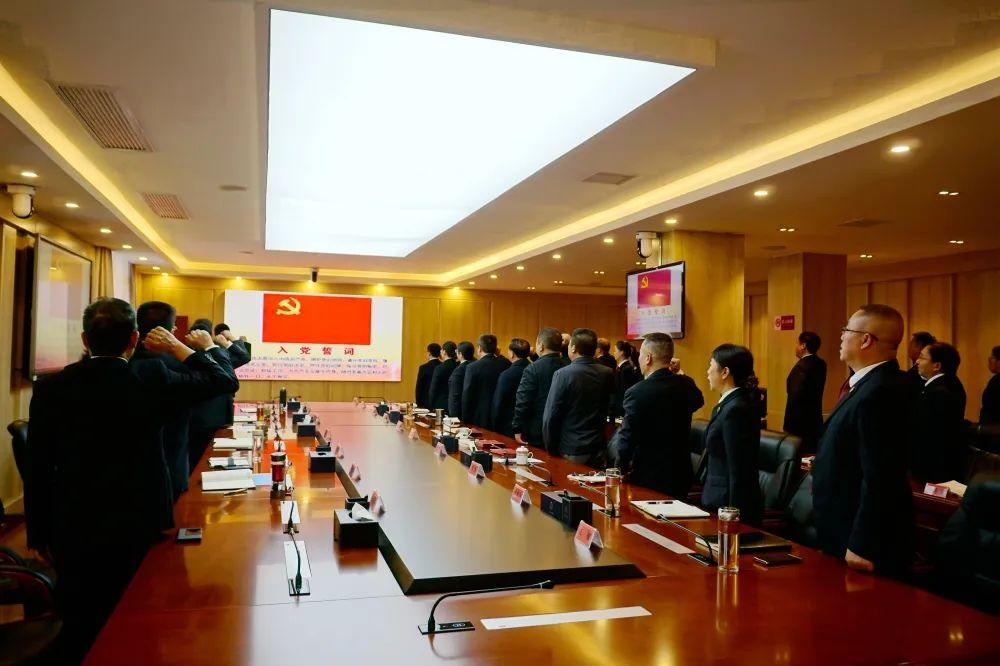 抗戰(zhàn)老兵紀(jì)念品贈送致敬詞致敬抗戰(zhàn)老兵，珍貴紀(jì)念品背后的英勇傳奇與民族精神