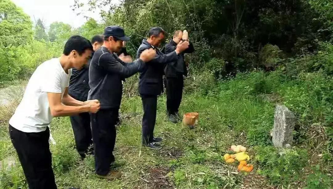 新四軍連長的最后捷報(bào)與遺愿新四軍連長的最后捷報(bào)與遺愿，一段不朽的英雄傳奇