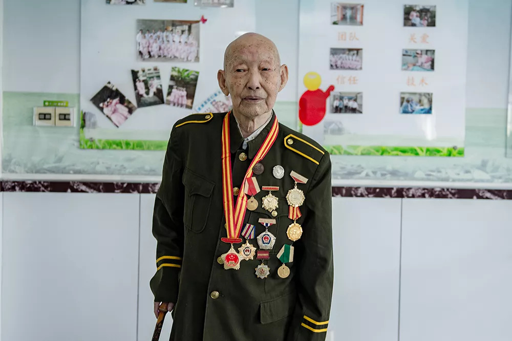 抗戰(zhàn)老兵致敬建黨100周年致敬抗戰(zhàn)老兵，共慶建黨100周年