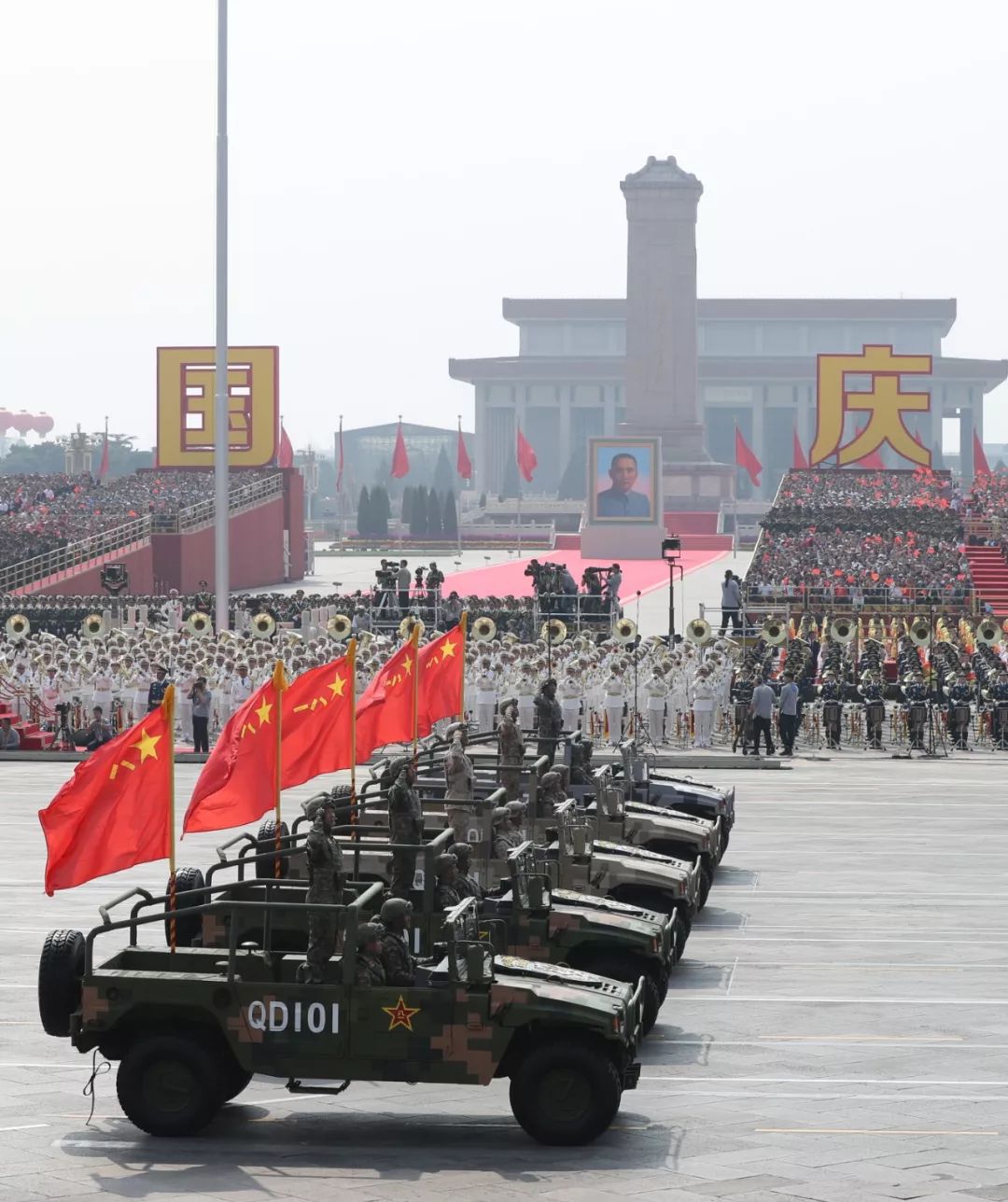 明天閱兵的視頻關(guān)于明天閱兵的視頻，我無法直接為您提供鏈接或詳細(xì)信息。閱兵活動通常由官方機(jī)構(gòu)進(jìn)行報(bào)道和直播，您可以通過以下途徑獲取相關(guān)信息