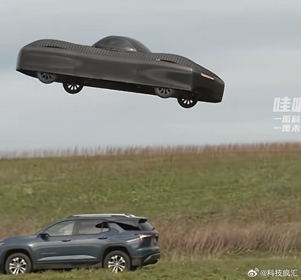馬斯克投資的飛行汽車在機場試運營馬斯克投資的飛行汽車在機場試運營，未來交通的新篇章