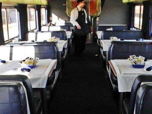 乘客在火車餐車吃自帶泡面被趕走怎么辦如果在火車餐車吃自帶泡面被趕走，乘客可以采取以下措施