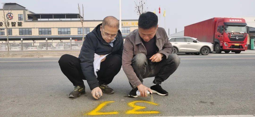 標(biāo)兵用腳步“畫”出一條直線標(biāo)兵用腳步畫出一條直線——探尋卓越之路