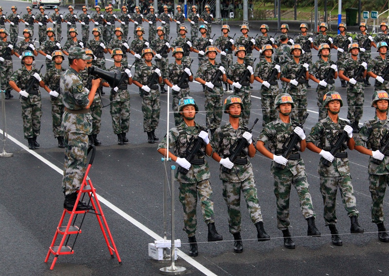 外國兵來中國閱兵外國軍隊參加中國的閱兵活動是一種非常罕見的情況，因為中國的閱兵活動主要是展示中國軍隊的實力和裝備水平，以及慶祝重要的紀(jì)念日和節(jié)日。然而，在某些特定的場合下，外國軍隊可能會受邀參加中國的閱兵活動。