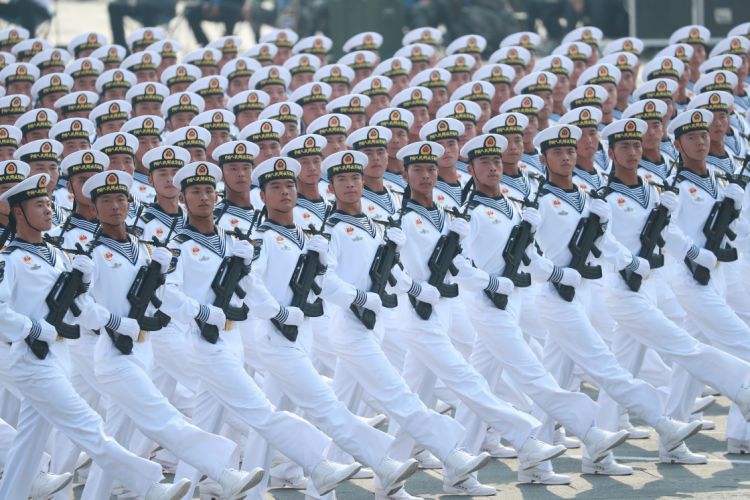 海軍方隊(duì)平均年齡不到21歲海軍方隊(duì)平均年齡不到21歲，青春活力的海洋力量展現(xiàn)