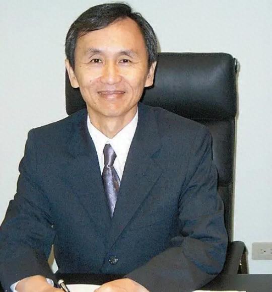 眾多臺(tái)灣網(wǎng)友看閱兵眾多臺(tái)灣網(wǎng)友觀看閱兵慶典，共同見(jiàn)證國(guó)家力量與榮耀時(shí)刻