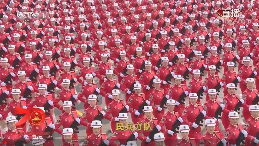 父親稱女民兵方隊(duì)領(lǐng)隊(duì)是全家的驕傲父親眼中的驕傲，女民兵方隊(duì)領(lǐng)隊(duì)閃耀國防之光