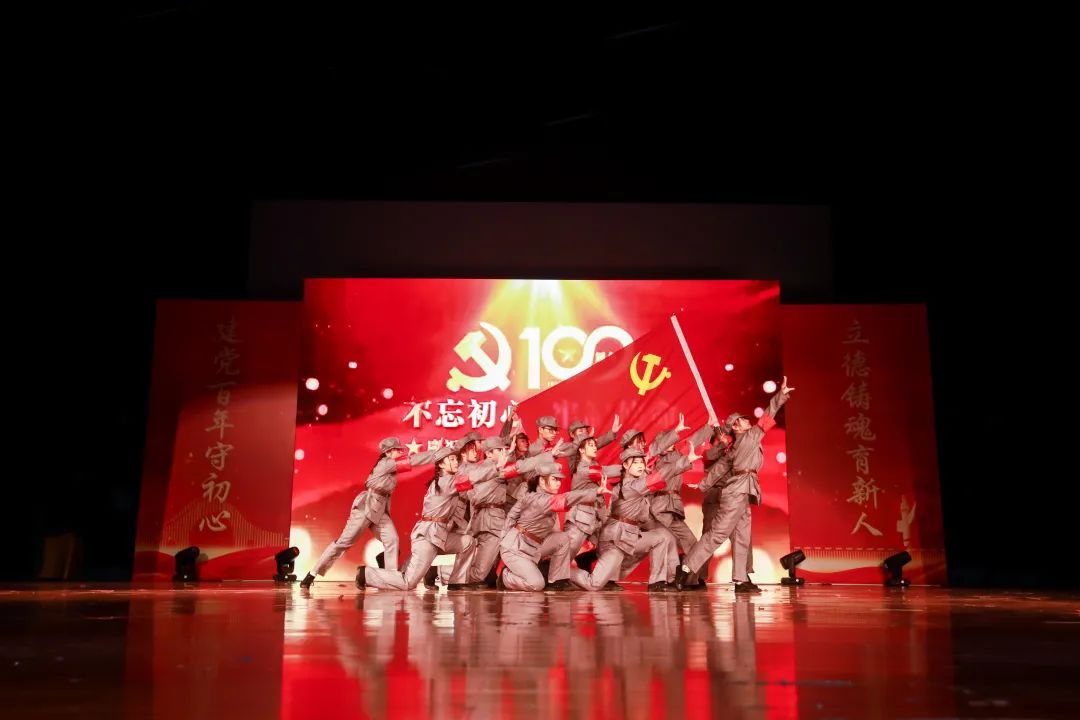 九三文藝晚會超50%演員是00后九三文藝晚會，新生代力量崛起，超半數(shù)演員是充滿活力的00后