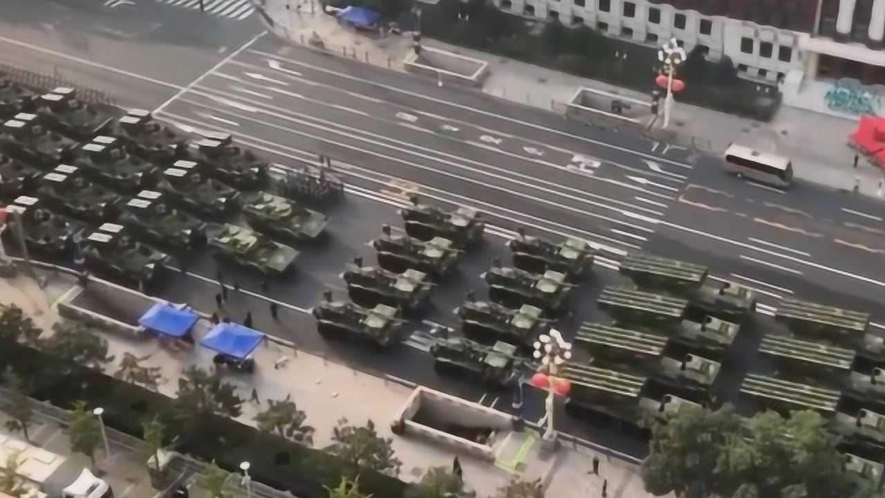 受閱部隊(duì)跑步登車整齊度絕了受閱部隊(duì)跑步登車整齊度絕了，一睹軍威之震撼！