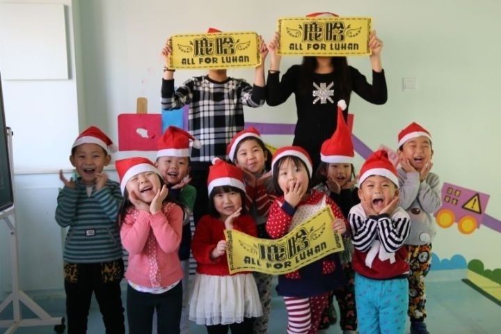 5萬余人觀禮離場(chǎng)后干干凈凈萬人觀禮，離場(chǎng)后依然干干凈凈，一場(chǎng)文明素質(zhì)的展現(xiàn)