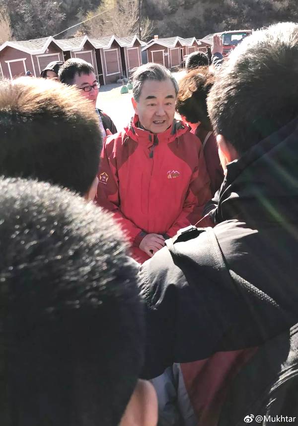 王毅部長跑步王毅部長跑步風(fēng)采，活力外交與身心健康并重