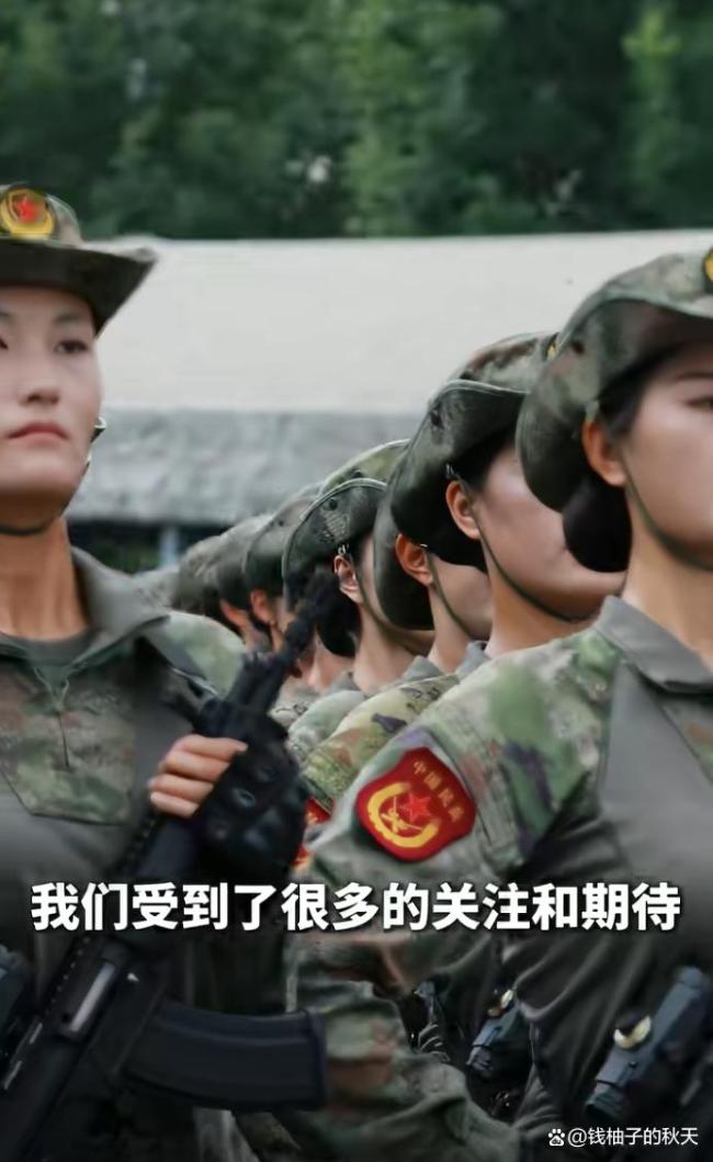九三閱兵女民兵方隊領(lǐng)隊是一名鄉(xiāng)長九三閱兵女民兵方隊領(lǐng)隊，鄉(xiāng)長的榮耀時刻