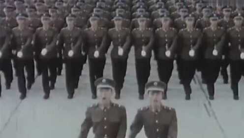他在閱兵現(xiàn)場留下不能露面的照片他在閱兵現(xiàn)場留下的秘密照片，神秘面紗背后的故事