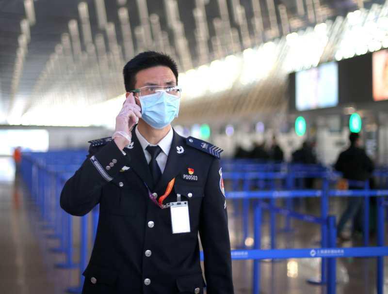 小女孩機(jī)場(chǎng)迎接退伍媽媽感人一幕