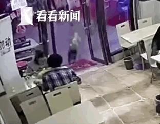 用杯子砸人屬于什么行為用杯子砸人行為的深度解析與探討