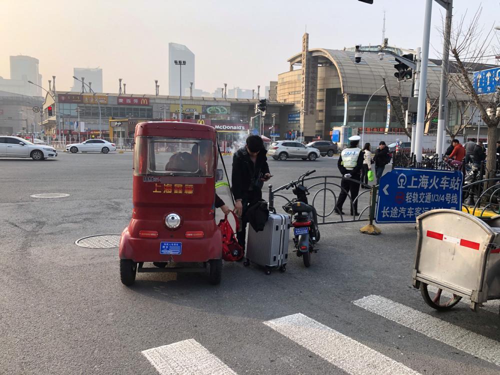 實(shí)地調(diào)查上海“黑車”實(shí)地調(diào)查上海黑車，現(xiàn)象、影響與應(yīng)對(duì)策略
