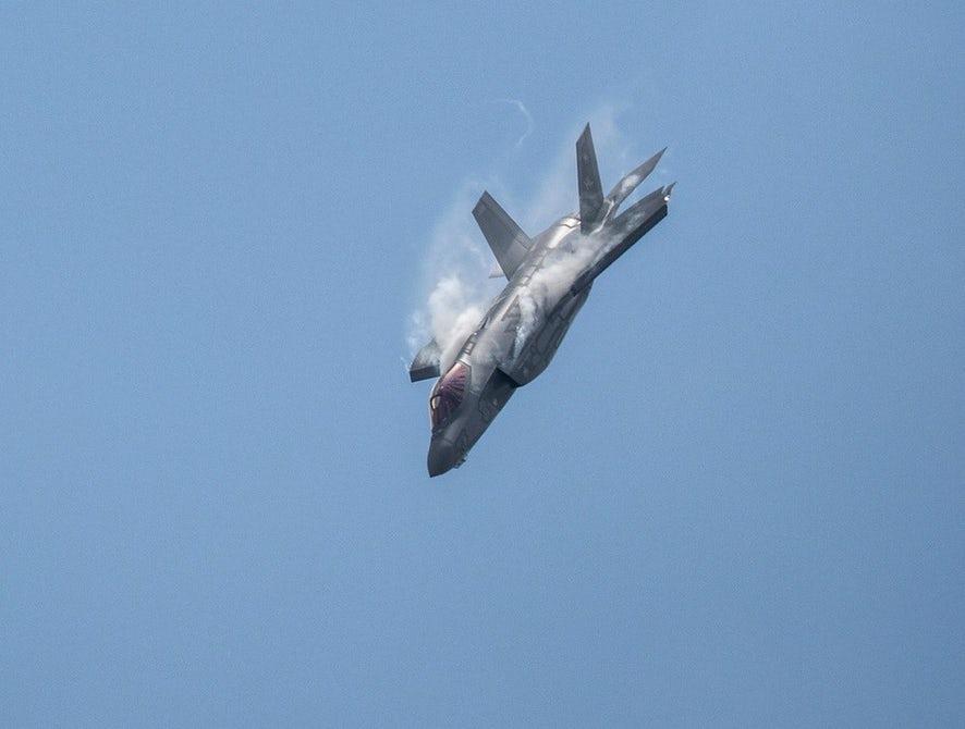 f35戰(zhàn)機(jī) 美國(guó)美國(guó)F-35戰(zhàn)機(jī)，尖端科技的代表