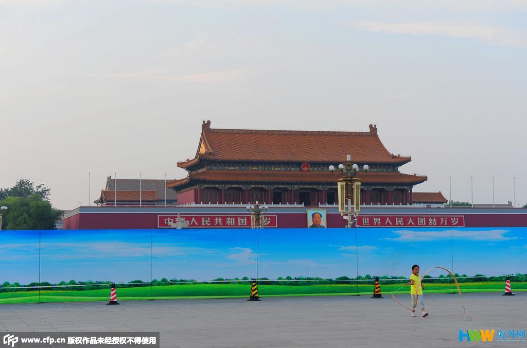 天安門廣場(chǎng)上的兩塊大屏都播了什么天安門廣場(chǎng)上的兩塊大屏播放的內(nèi)容會(huì)根據(jù)不同的活動(dòng)和節(jié)日進(jìn)行更換。例如，慶祝中華人民共和國(guó)成立七十周年時(shí)，播放的是慶?；顒?dòng)的相關(guān)視頻和圖片。此外，還會(huì)播放一些政治宣傳內(nèi)容、國(guó)家重要活動(dòng)的直播等。