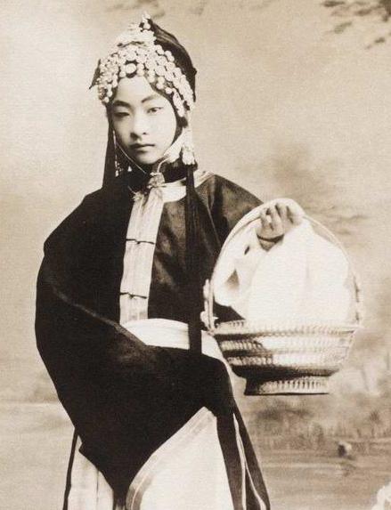 桃李面包領(lǐng)導(dǎo) 正在接受現(xiàn)實毒打桃李面包是一家知名的烘焙食品企業(yè)，關(guān)于其領(lǐng)導(dǎo)是否正在接受現(xiàn)實毒打的說法，并不是我所了解的信息。