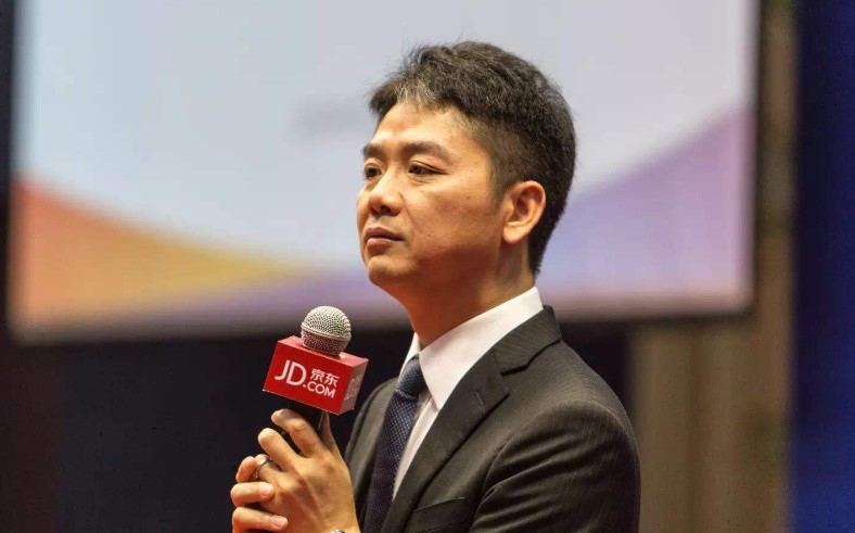 時隔近20年 劉強(qiáng)東再辦\"用戶見面會\"時隔近二十年，劉強(qiáng)東再度舉辦用戶見面會，回顧與展望電商巨頭的發(fā)展之路