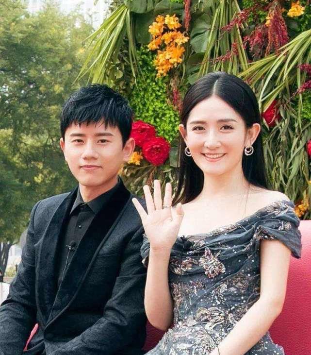 謝娜曬爸媽金婚全家福謝娜曬爸媽金婚全家福，家庭美滿與幸福的見證