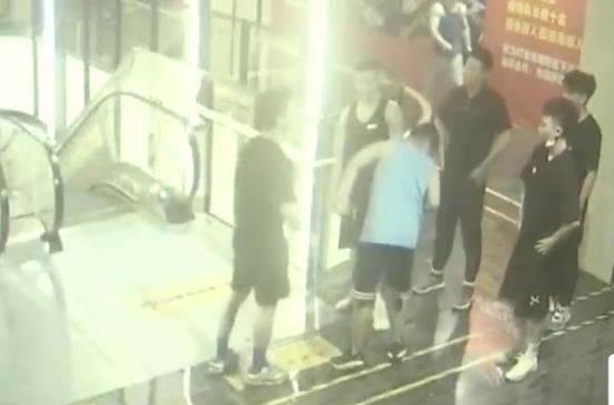 健身房教練被掌摑關于健身房教練被掌摑的事件，需要更多的上下文信息才能給出準確的答案。