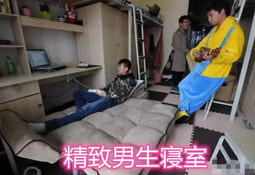 男生宿舍打游戲暈倒猝死 學(xué)?；貞?yīng)男生宿舍打游戲暈倒猝死，事件真相與學(xué)?；貞?yīng)