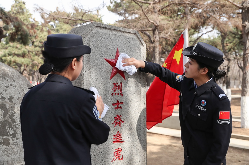 美國英烈美國英烈，歷史的榮光與時(shí)代的記憶