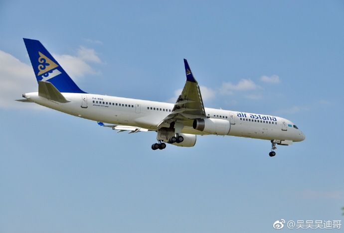 廈門(mén)航空飛機(jī)降落視頻廈門(mén)航空飛機(jī)降落瞬間，震撼視頻記錄高空歸航之旅