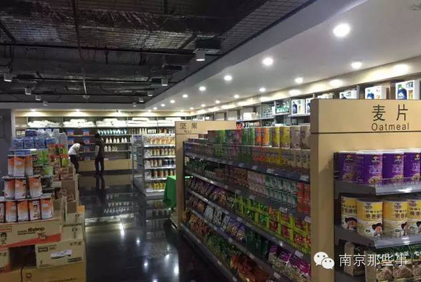 南京商場(chǎng)匯總南京是一個(gè)繁華的商業(yè)城市，擁有眾多商場(chǎng)和購(gòu)物中心。以下是一些南京商場(chǎng)的匯總信息
