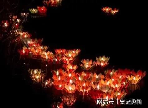 中元節(jié)血月中元節(jié)血月是一個特定的文化現(xiàn)象，其中融合了傳統(tǒng)民間信仰和現(xiàn)代天文現(xiàn)象。