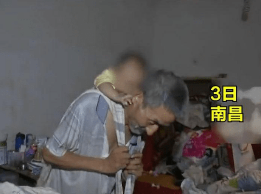 老人撿垃圾煩死了老人撿垃圾現(xiàn)象背后的困擾與解決之道